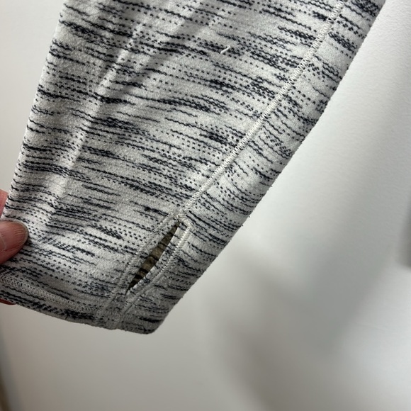 Lululemon Sweat Embrace Heathered Gray Long Sleeve Top 12 Soft Workout Gym - Picture 4 of 6